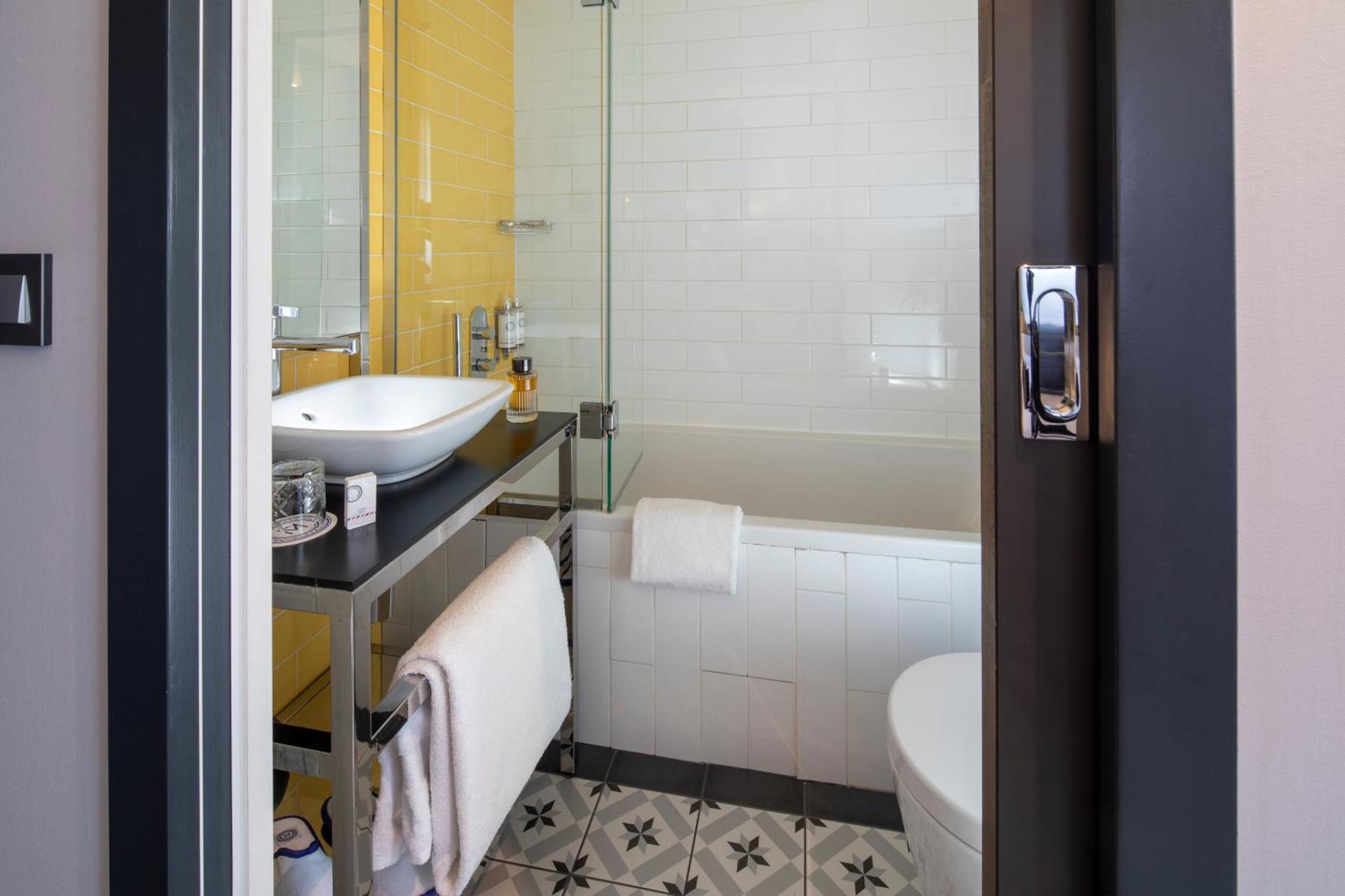 Adjoining Rooms,1099929975:JPEG